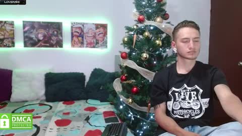 Snapshot of tayler_yuliet chatting on December 26, 8:32 pm pareja ardiente online show from December 26, 8:32 pm