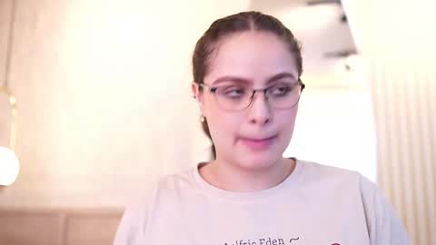 Teylor  Kim online show from November 1, 8:55 pm