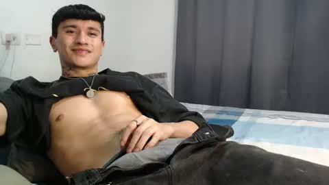 Snapshot of taylor_024 chatting on June 17, 4:37 am independent model online show from June 17, 4:37 am