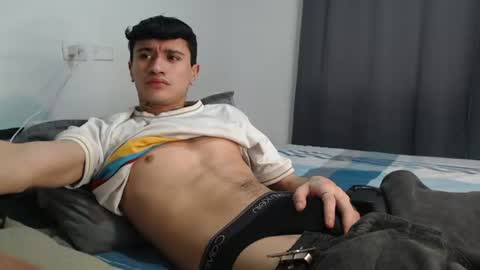 Snapshot of taylor_024 chatting on June 18, 1:37 pm independent model online show from June 18, 1:37 pm