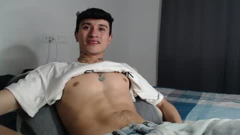 Snapshot of taylor_024 chatting on July 1, 6:15 am independent model online show from July 1, 6:15 am
