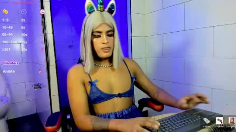 taylor__smith_ online show from May 9, 3:45 am