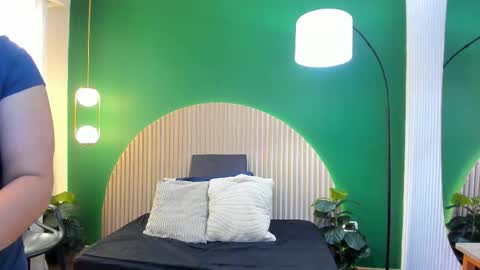 Taylor Bennet online show from December 20, 11:50 am