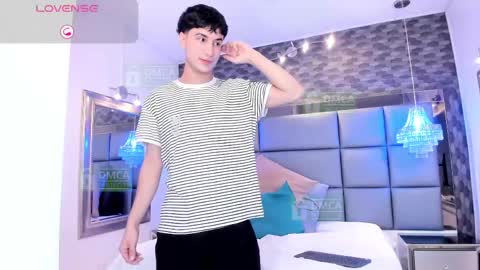 taylor_brooks_ online show from April 29, 7:09 pm