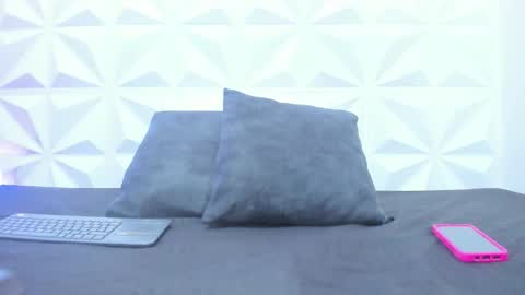 Taylor online show from January 17, 2:33 pm