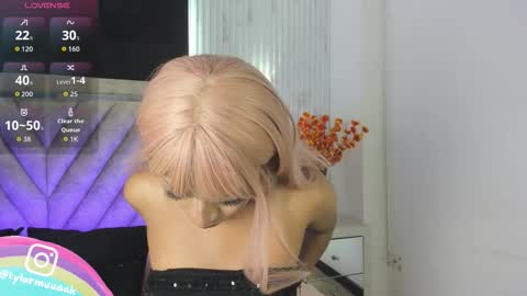 Taylor Harveey online show from November 12, 7:57 pm