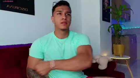 Snapshot of taylor_johnn chatting on July 2, 4:02 pm Penagos zz online show from July 2, 4:02 pm