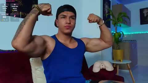 Snapshot of taylor_johnn chatting on July 30, 11:15 pm Penagos zz online show from July 30, 11:15 pm