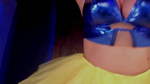 Taylor  Help me to get 100 thumbs up online show from December 13, 6:59 pm