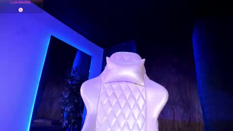 Taylor  Help me to get 100 thumbs up online show from October 4, 4:38 pm