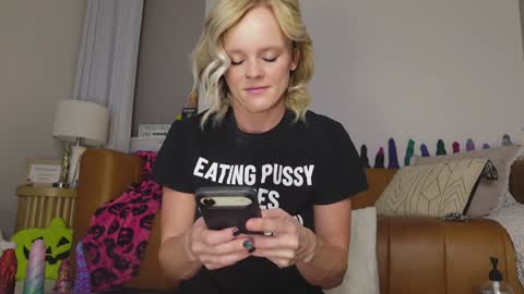 Taylor --  online show from October 24, 10:11 am