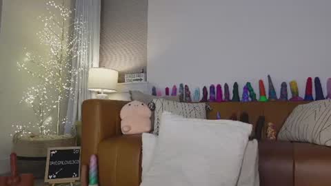 Taylor --  online show from June 27, 10:09 am