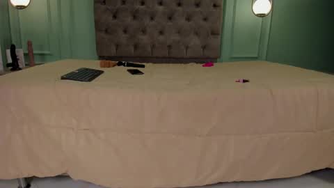 Taylor  online show from January 16, 9:27 am