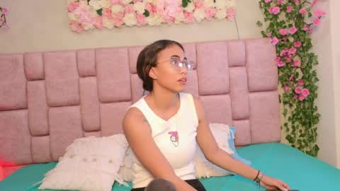 Snapshot of taylorcollinss chatting on May 29, 2:15 pm taylorcollinss online show from May 29, 2:15 pm
