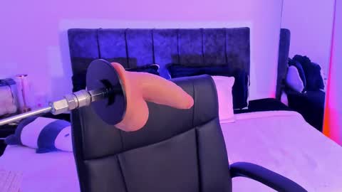 Taylor online show from April 21, 8:34 pm