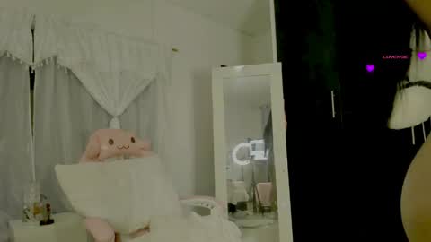 Snapshot of taylorr_swift chatting on June 10, 6:01 am Angels independent model online show from June 10, 6:01 am