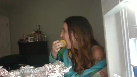 Snapshot of taylorslay chatting on May 13, 11:33 pm taylorslay online show from May 13, 11:33 pm