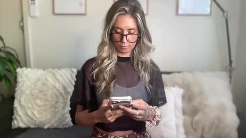 Taylor online show from February 26, 11:37 pm