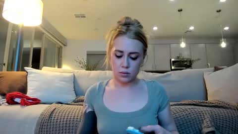 Taylor Rae online show from February 6, 3:22 am