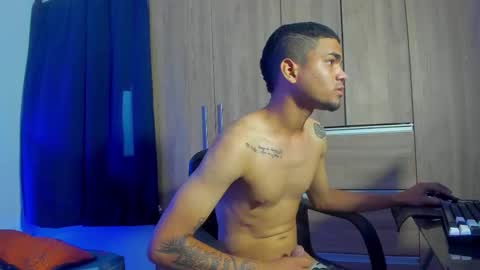 tayron_boy online show from November 10, 8:19 pm