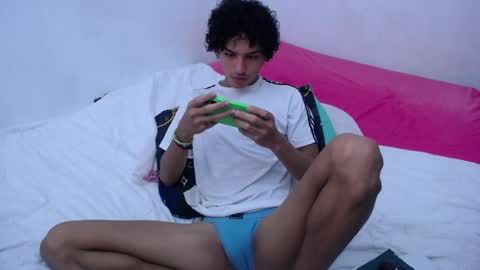 Tayron online show from December 17, 4:11 pm