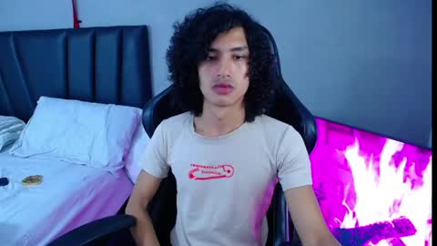 Tayron online show from April 17, 7:17 pm