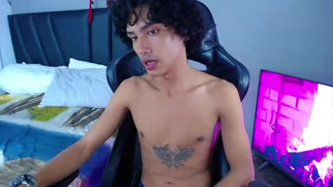 Tayron online show from May 31, 3:04 am