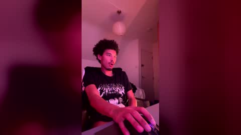 Snapshot of tdr1998 chatting on March 11, 2:56 pm tdr1998 online show from March 11, 2:56 pm