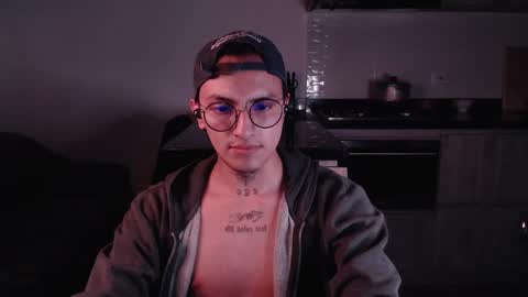 Snapshot of te0__0 chatting on February 18, 2:59 am Teo independent model online show from February 18, 2:59 am