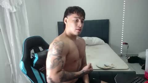 Snapshot of team23hot0 chatting on September 18, 2:35 am team23hot0 online show from September 18, 2:35 am