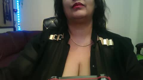 Snapshot of tease_artist chatting on April 21, 3:57 am Reina online show from April 21, 3:57 am