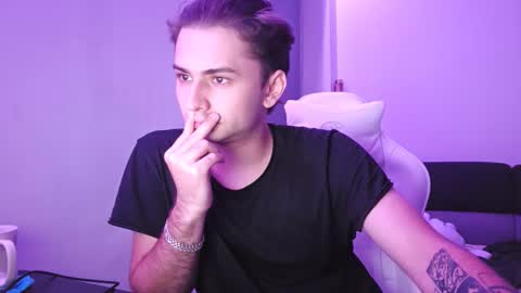 Snapshot of teasenova chatting on November 9, 11:03 pm Vlad online show from November 9, 11:03 pm