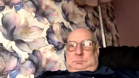 Mark online show from November 4, 12:15 pm