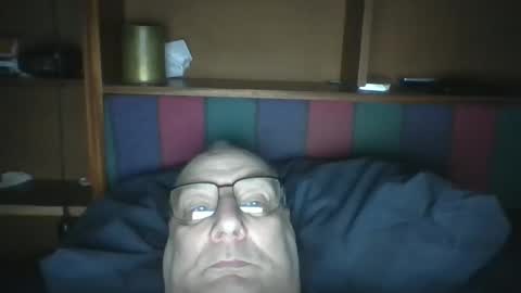 Snapshot of tebb61 chatting on May 5, 7:27 am Mark online show from May 5, 7:27 am