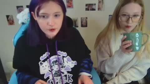 Snapshot of technical_face_powder_error chatting on November 16, 1:06 pm technical_face_powder_error online show from November 16, 1:06 pm