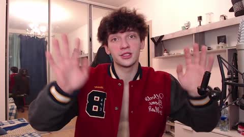 Teddy online show from December 8, 6:39 pm