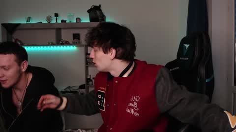 Teddy online show from December 16, 6:53 am