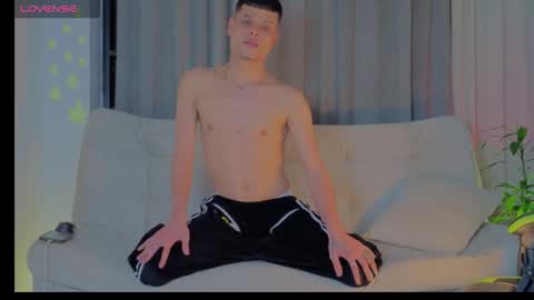 Snapshot of teeenagefeverr chatting on October 22, 12:44 am teeenagefeverr online show from October 22, 12:44 am