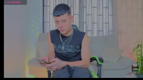 Snapshot of teeenagefeverr chatting on October 22, 7:13 pm teeenagefeverr online show from October 22, 7:13 pm