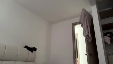 Amy No penetration Virgiin giirl online show from April 21, 12:11 pm