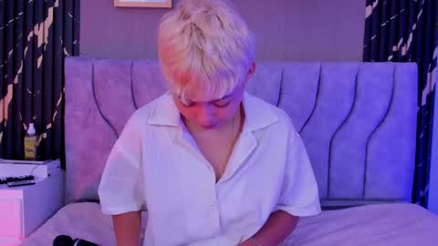 Snapshot of tefi_meow_ chatting on May 30, 3:53 pm Estefani online show from May 30, 3:53 pm