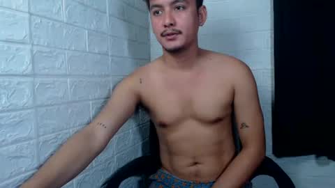 Snapshot of tempting_jon chatting on February 10, 9:35 am tempting_jon online show from February 10, 9:35 am