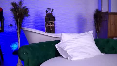 Snapshot of temptingelle chatting on December 14, 9:47 am Elle online show from December 14, 9:47 am