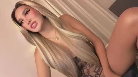 Snapshot of temptinglars chatting on March 6, 2:19 am Call me LARS online show from March 6, 2:19 am