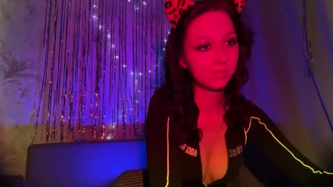 Snapshot of temptingvision chatting on December 18, 9:15 am temptingvision online show from December 18, 9:15 am