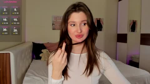 Sexy girl Li online show from December 4, 5:33 pm