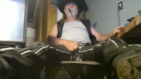 Snapshot of tennredneck chatting on May 3, 1:33 am Tennredneck online show from May 3, 1:33 am