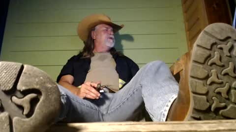 Snapshot of tennredneck chatting on July 28, 2:40 am Tennredneck online show from July 28, 2:40 am