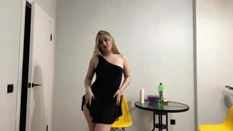 Snapshot of teodorasmallwood chatting on May 21, 9:27 am Mia or just MI online show from May 21, 9:27 am