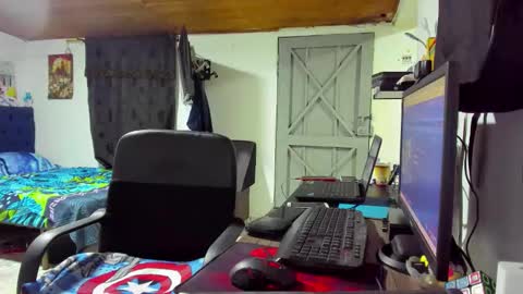 teoyes_ online show from November 6, 11:48 pm